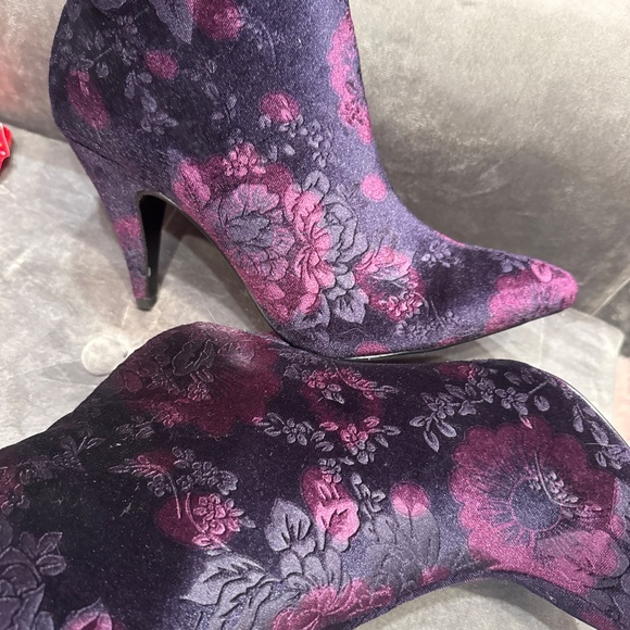 Carlos Santana velvet bootie - Picture 3 of 5